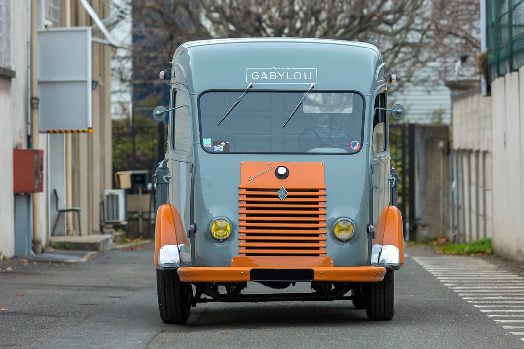 Renault - Image 3 of 31