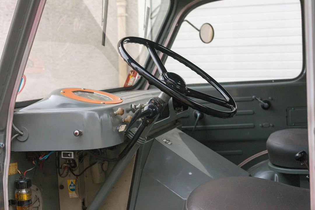 Renault - Image 14 of 31