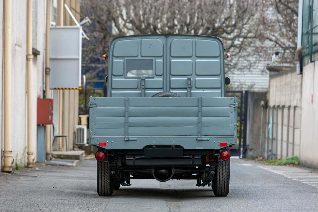 Renault - Image 4 of 31