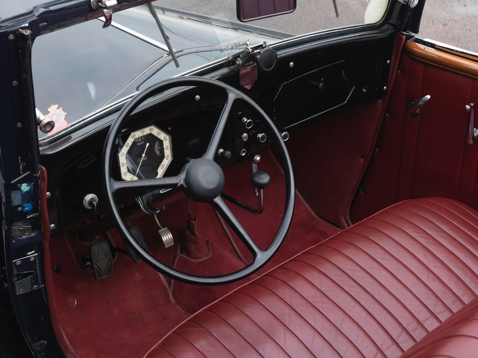 Renault - Image 6 of 11