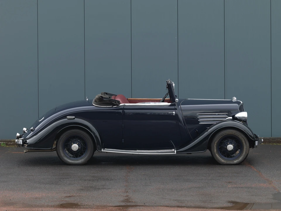 Renault - Image 2 of 11