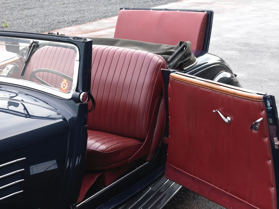 Renault - Image 8 of 11