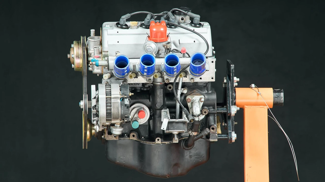 Parts & Memorabilia Engines - Image 2 of 31