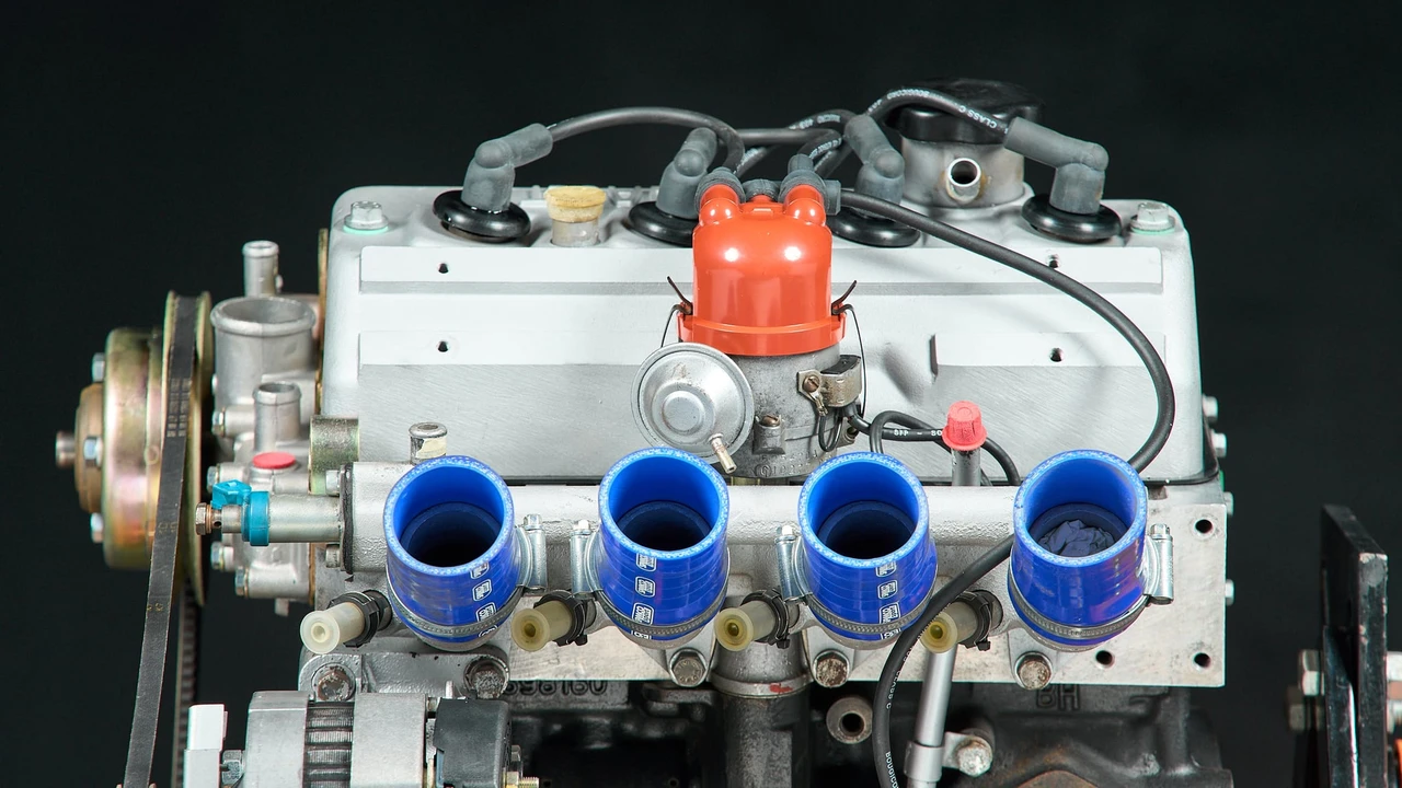 Parts & Memorabilia Engines - Image 3 of 31