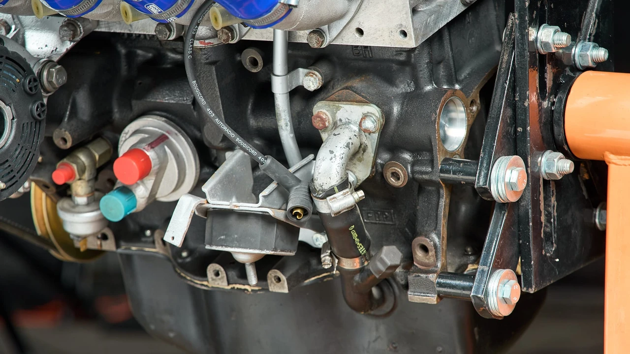 Parts & Memorabilia Engines - Image 4 of 31
