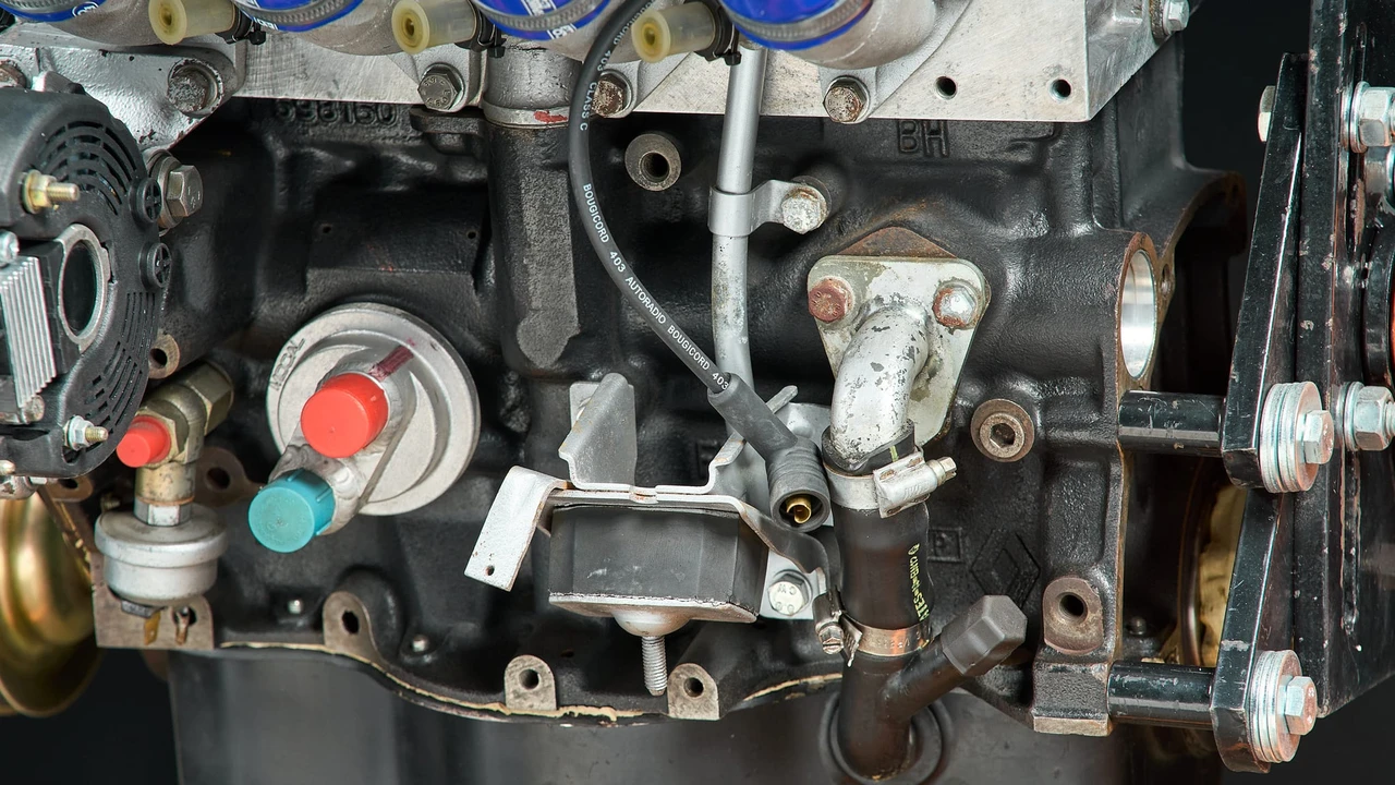 Parts & Memorabilia Engines - Image 5 of 31