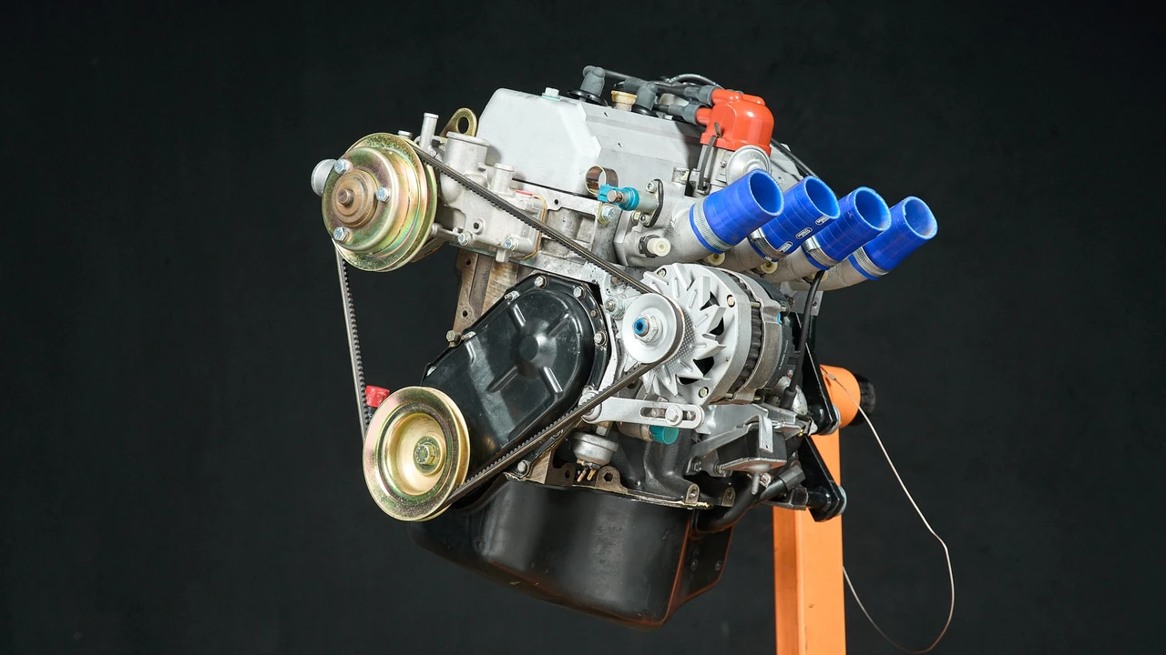 Parts & Memorabilia Engines - Image 9 of 31