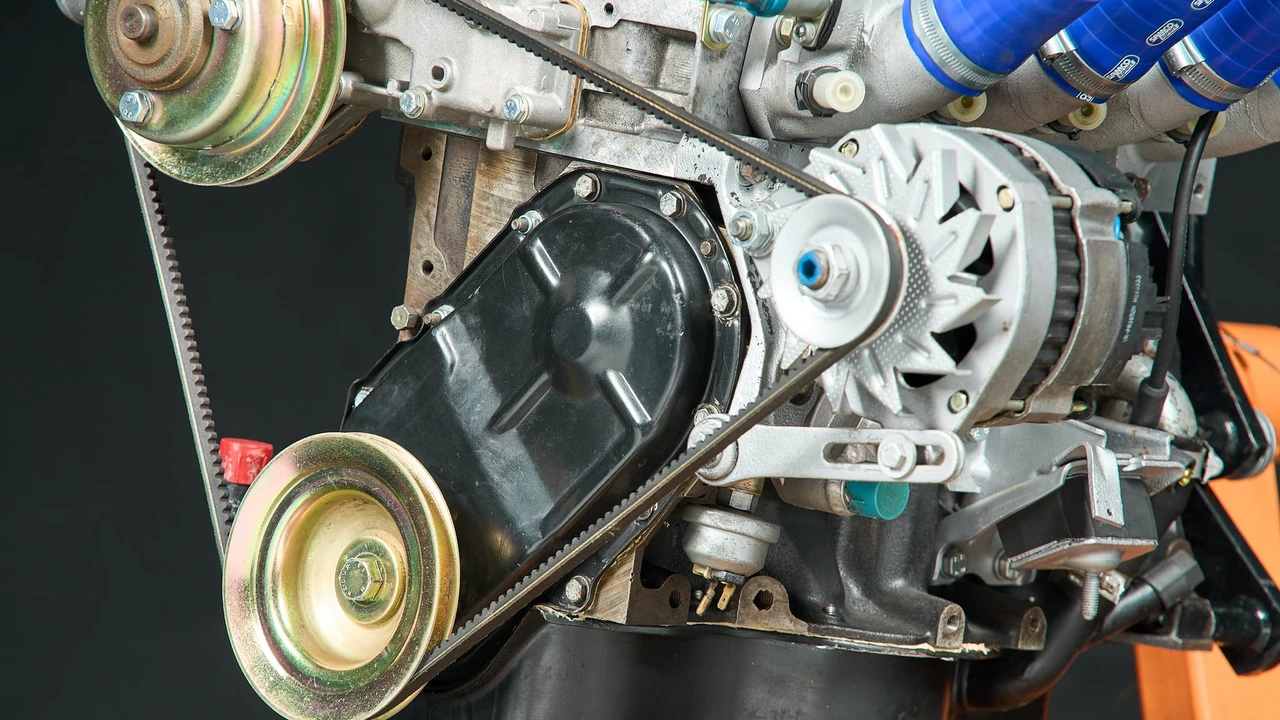 Parts & Memorabilia Engines - Image 10 of 31
