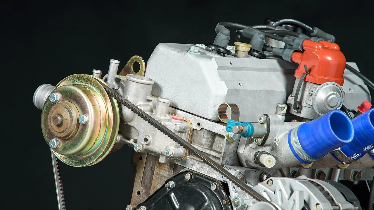 Parts & Memorabilia Engines - Image 11 of 31