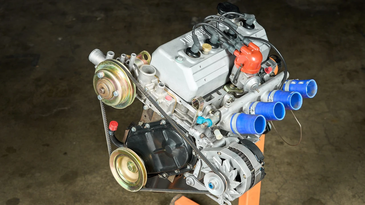 Parts & Memorabilia Engines - Image 13 of 31