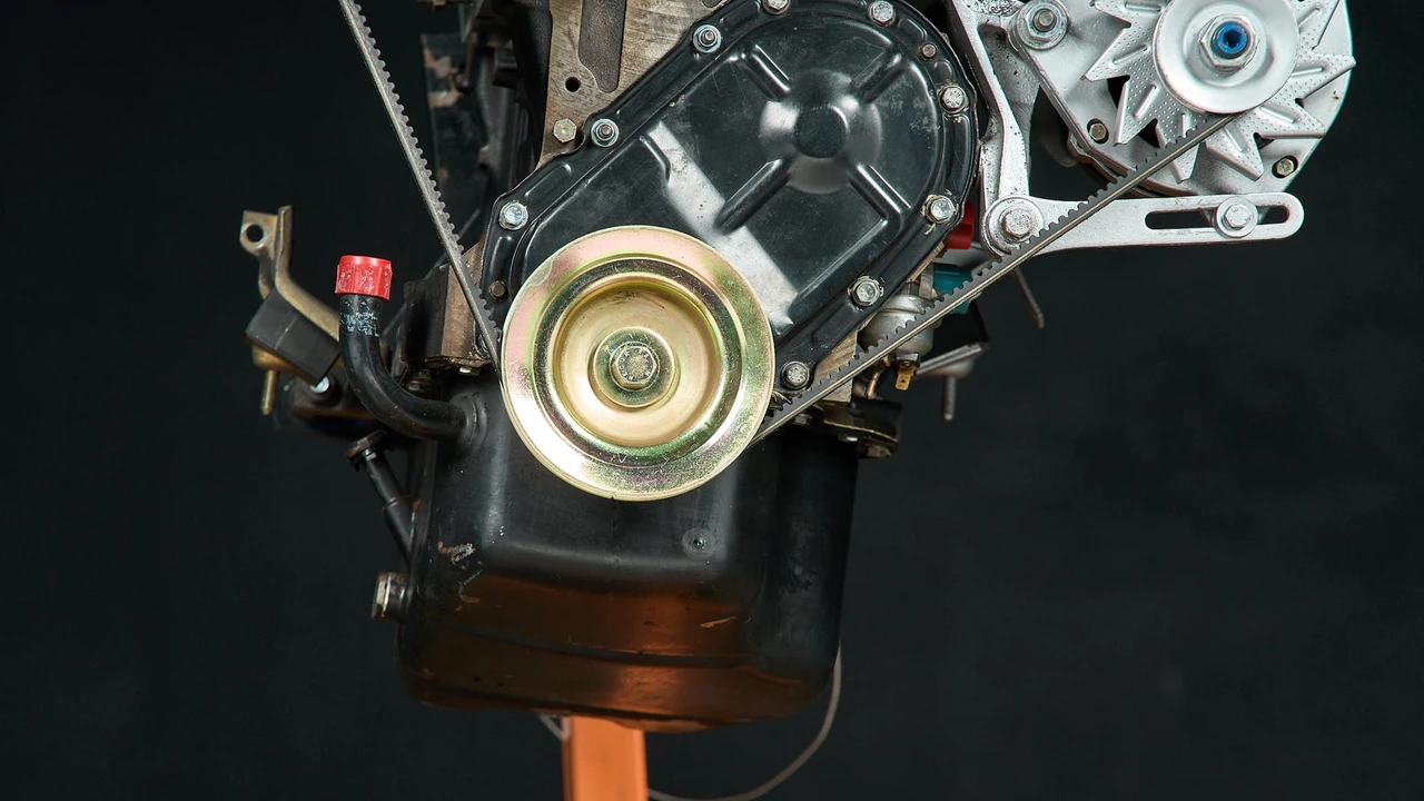 Parts & Memorabilia Engines - Image 16 of 31