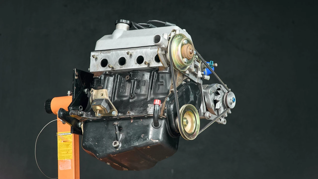 Parts & Memorabilia Engines - Image 19 of 31
