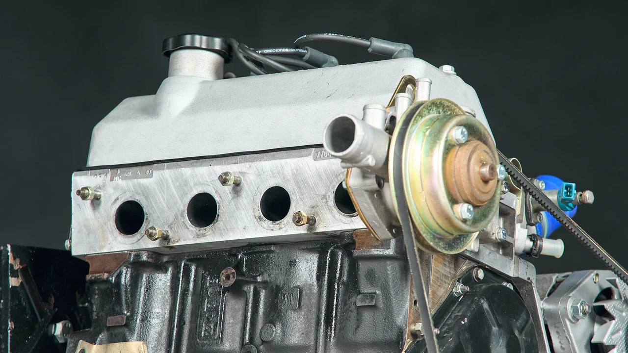 Parts & Memorabilia Engines - Image 20 of 31