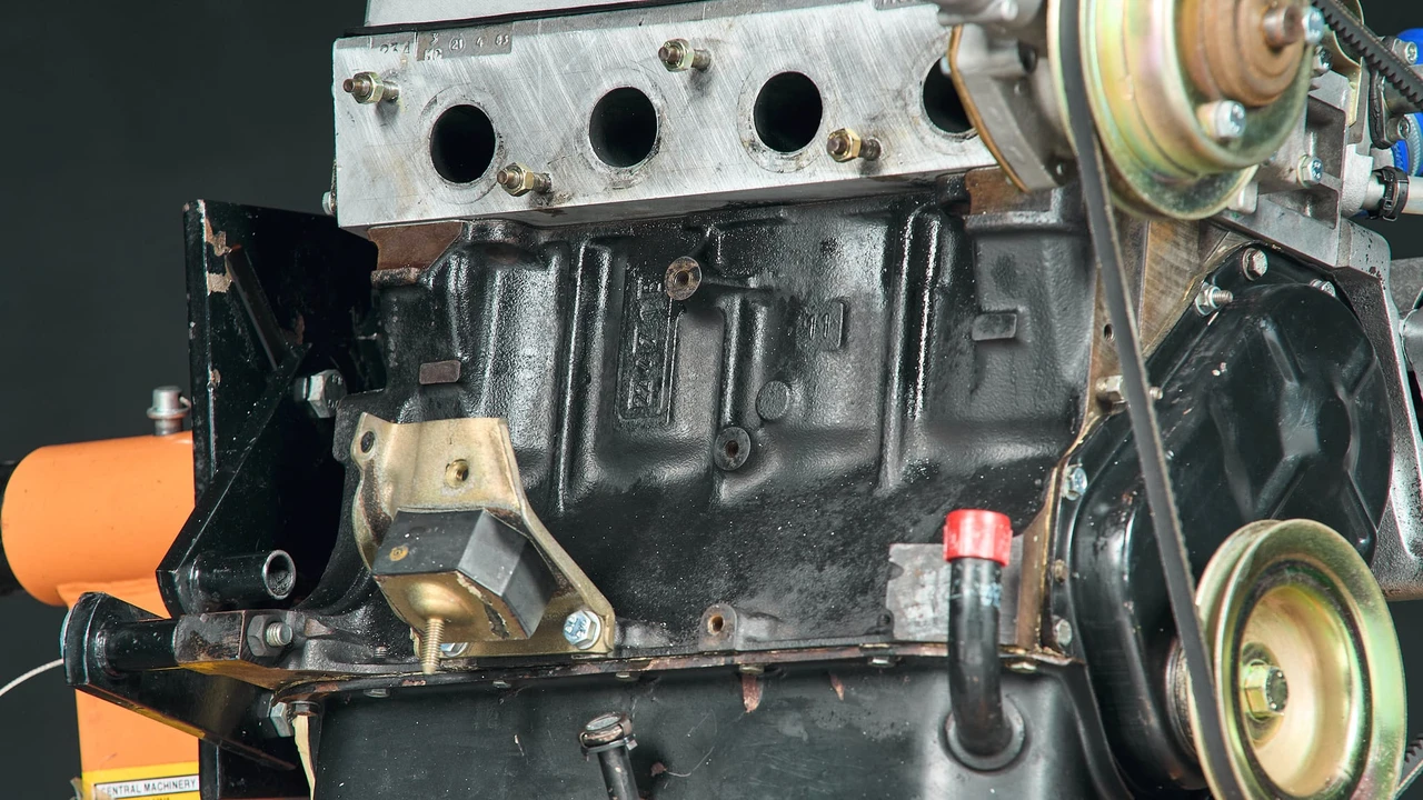 Parts & Memorabilia Engines - Image 22 of 31