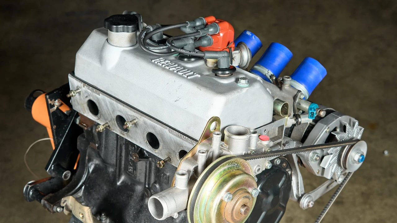 Parts & Memorabilia Engines - Image 23 of 31