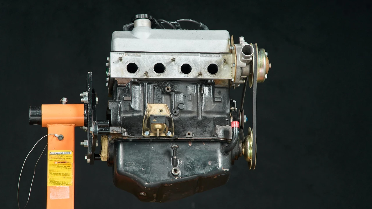 Parts & Memorabilia Engines - Image 24 of 31