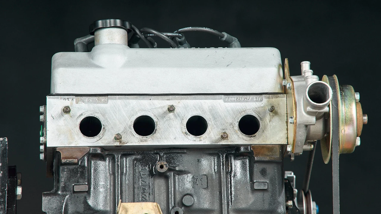 Parts & Memorabilia Engines - Image 25 of 31