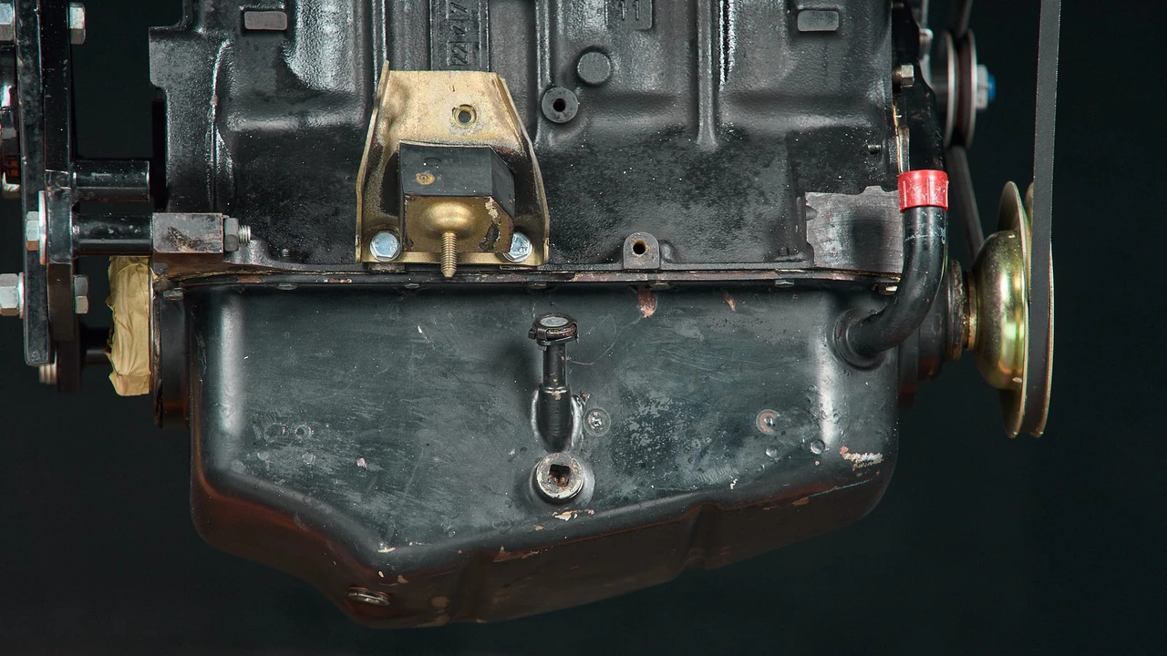 Parts & Memorabilia Engines - Image 27 of 31