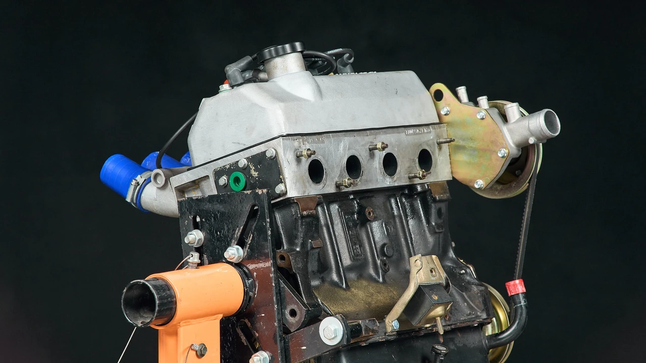 Parts & Memorabilia Engines - Image 28 of 31