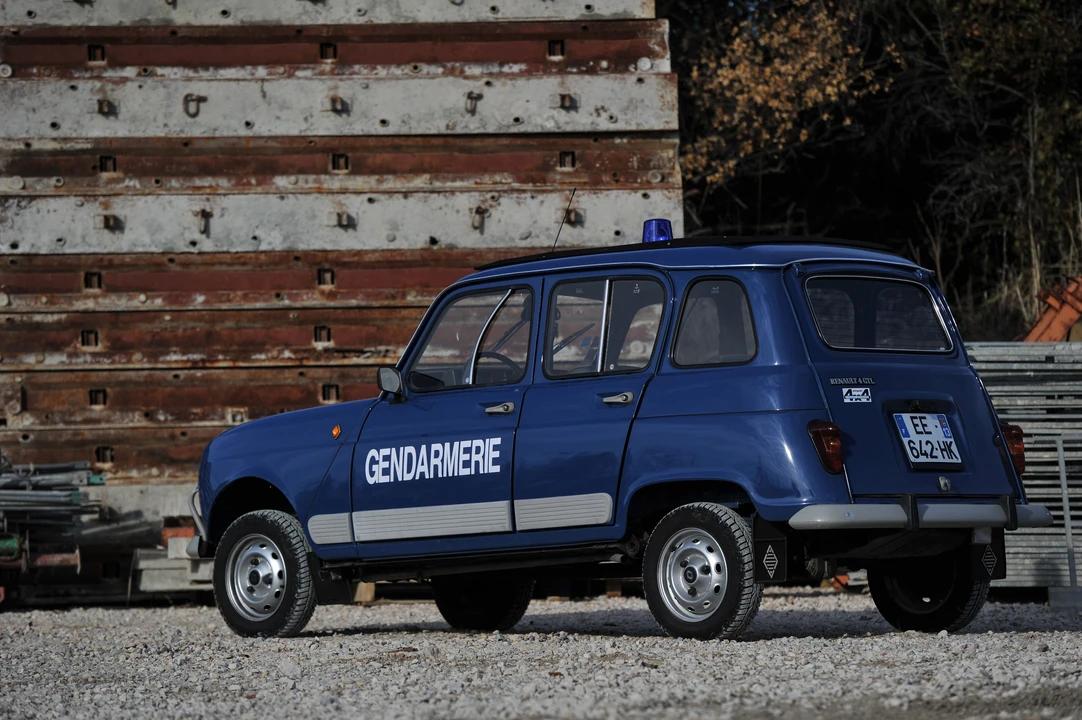 Renault 4 - Image 7 of 29