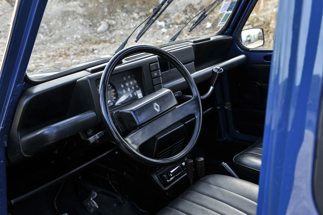 Renault 4 - Image 20 of 29
