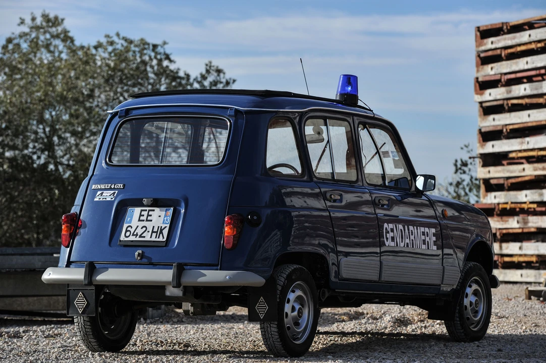 Renault 4 - Image 8 of 29
