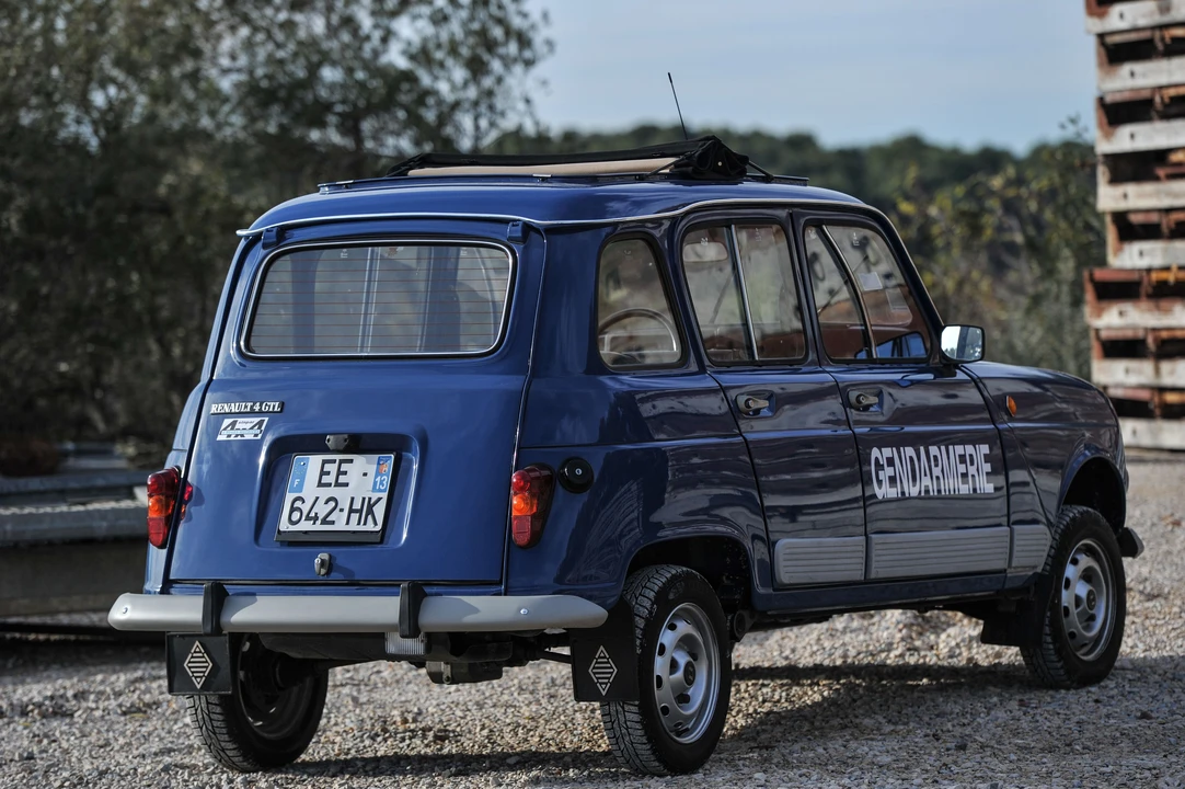 Renault 4 - Image 10 of 29