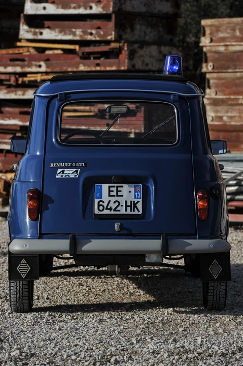 Renault 4 - Image 9 of 29