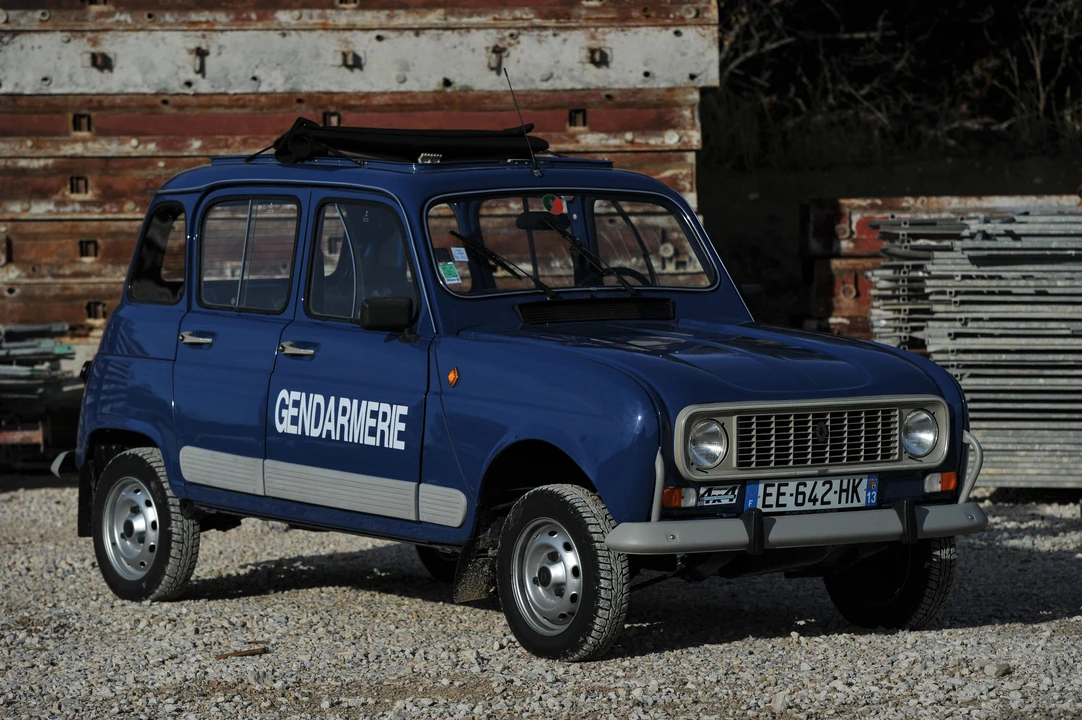Renault 4 - Image 3 of 29