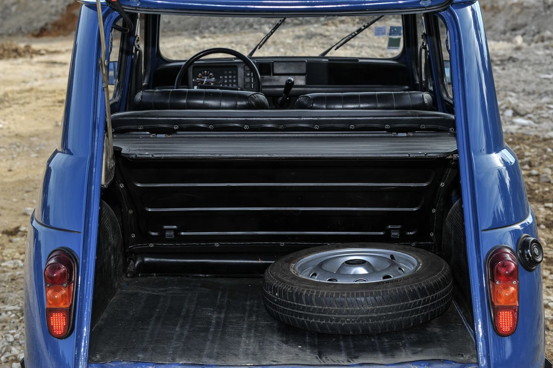 Renault 4 - Image 28 of 29