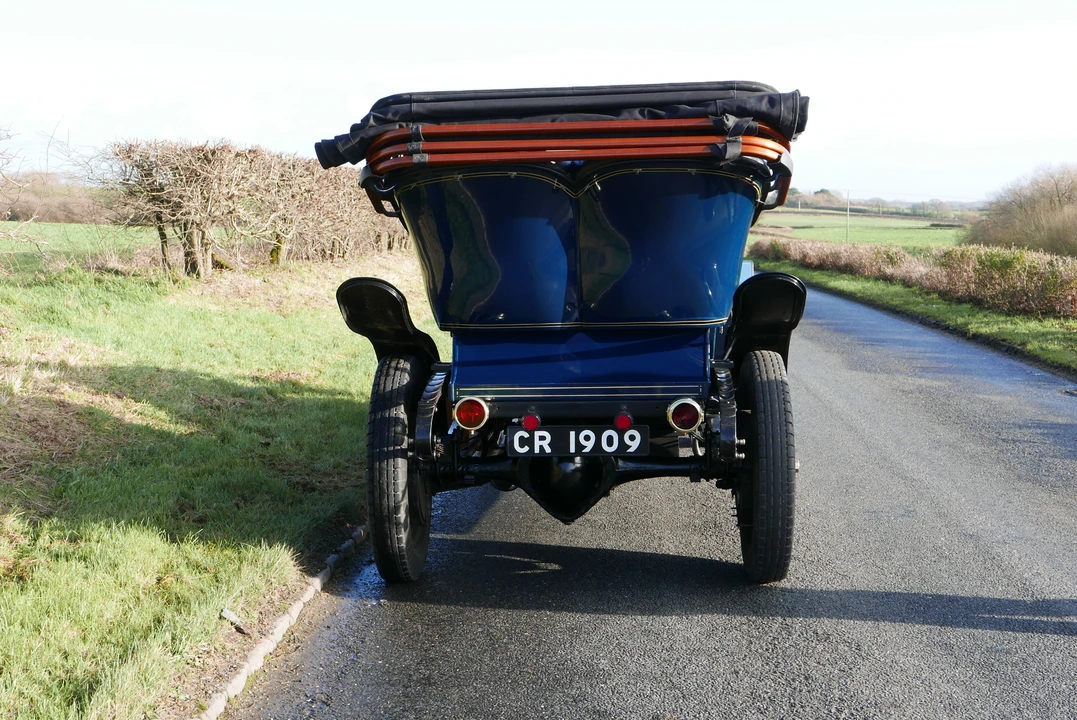 Renault - Image 4 of 7