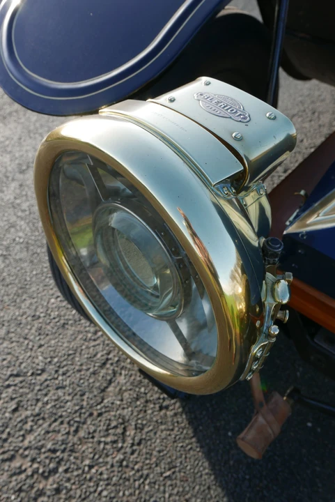 Renault - Image 7 of 7