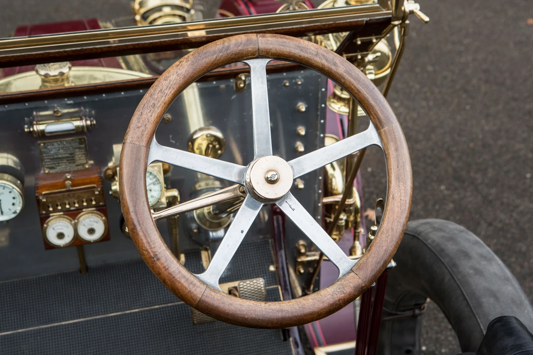 Renault - Image 9 of 23