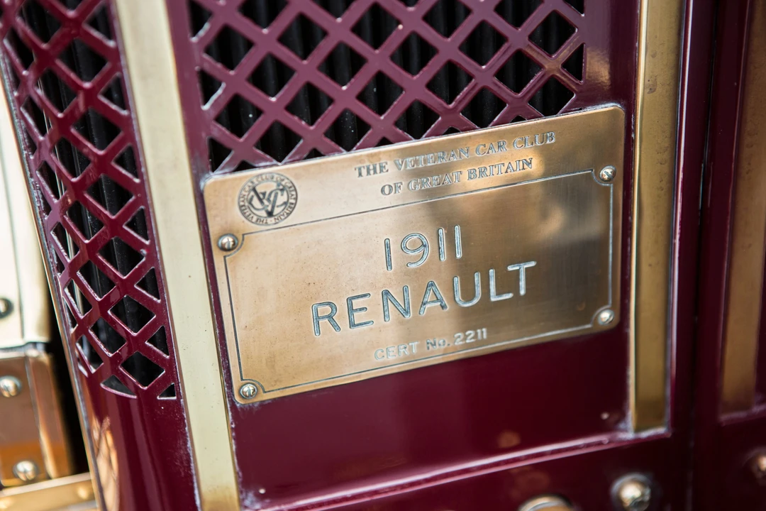 Renault - Image 18 of 23