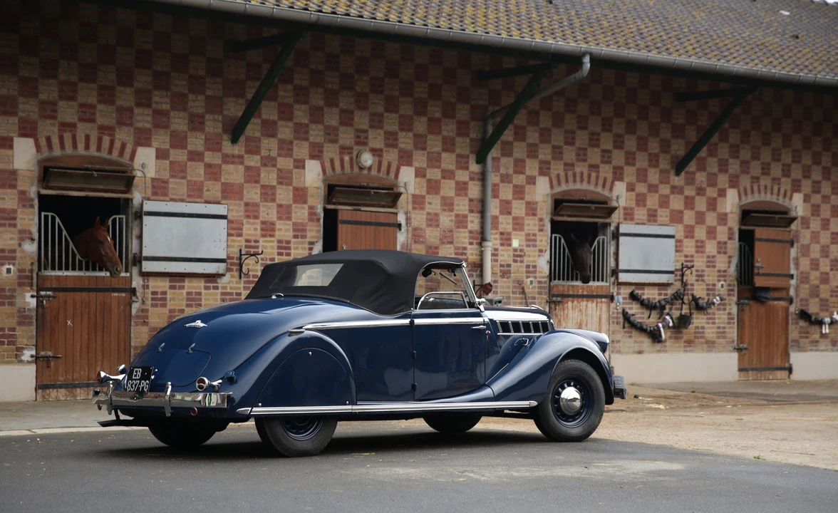 Renault - Image 7 of 25