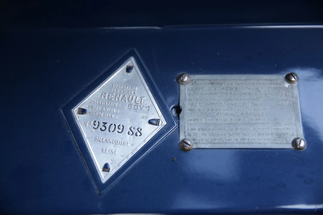 Renault - Image 22 of 25