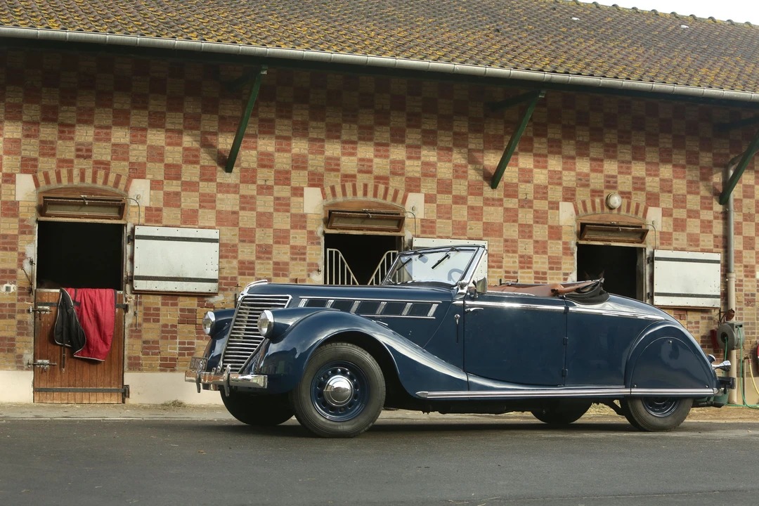 Renault - Image 4 of 25