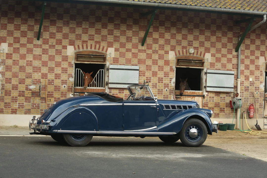 Renault - Image 5 of 25