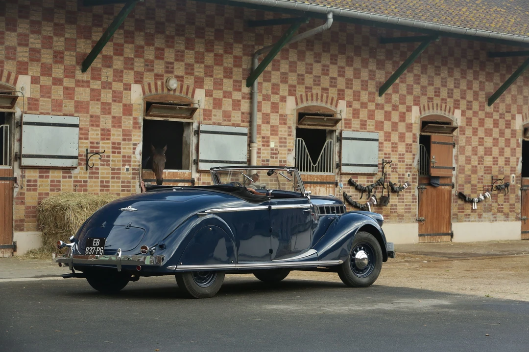 Renault - Image 6 of 25