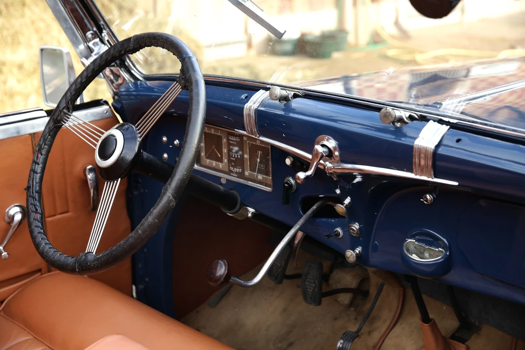 Renault - Image 9 of 25