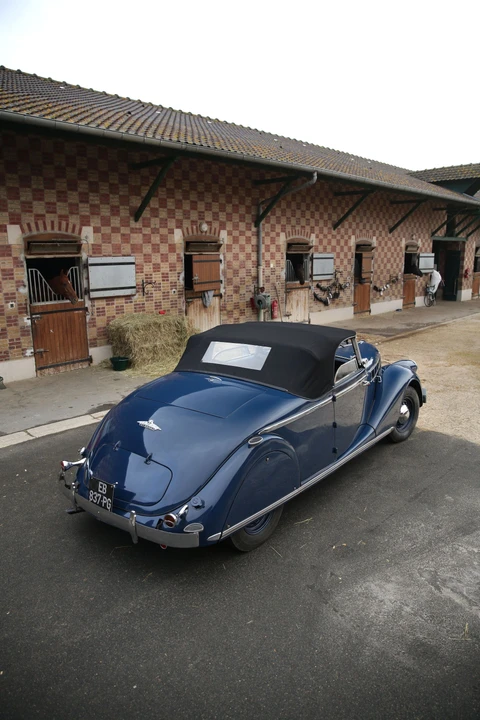 Renault - Image 8 of 25