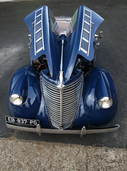 Renault - Image 18 of 25
