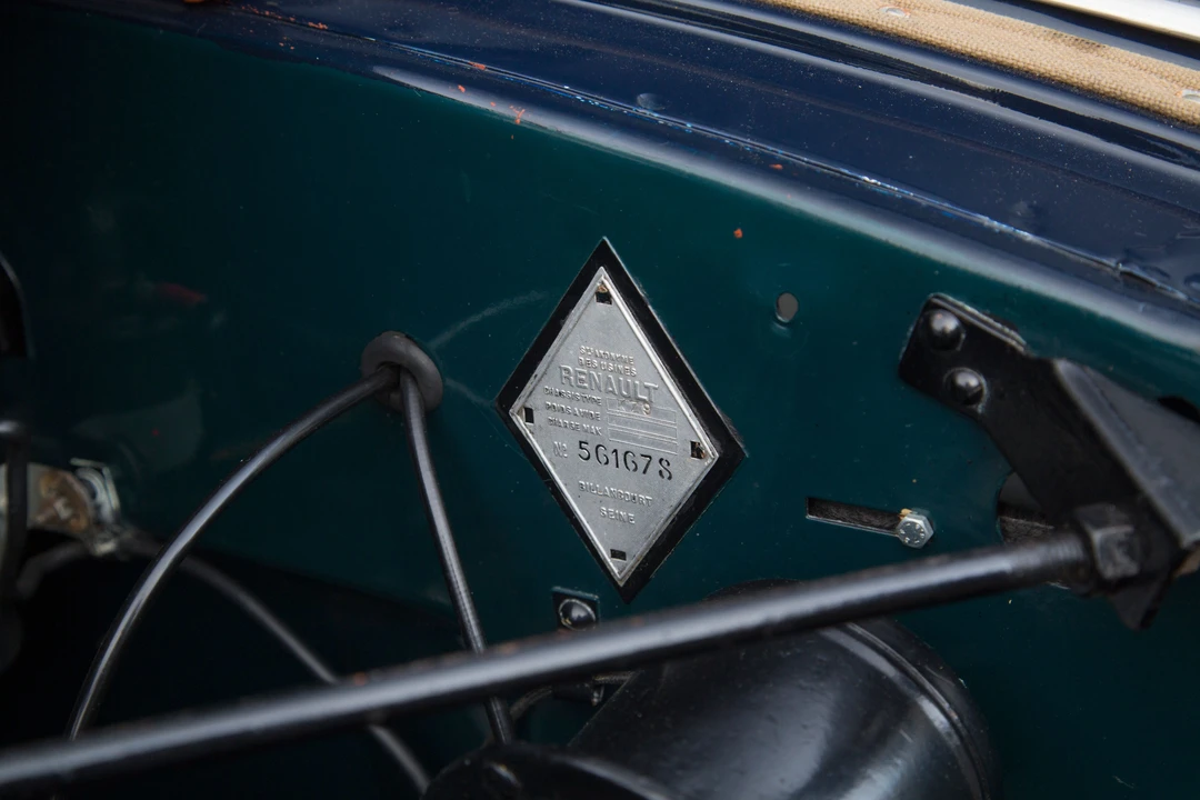 Renault - Image 12 of 17