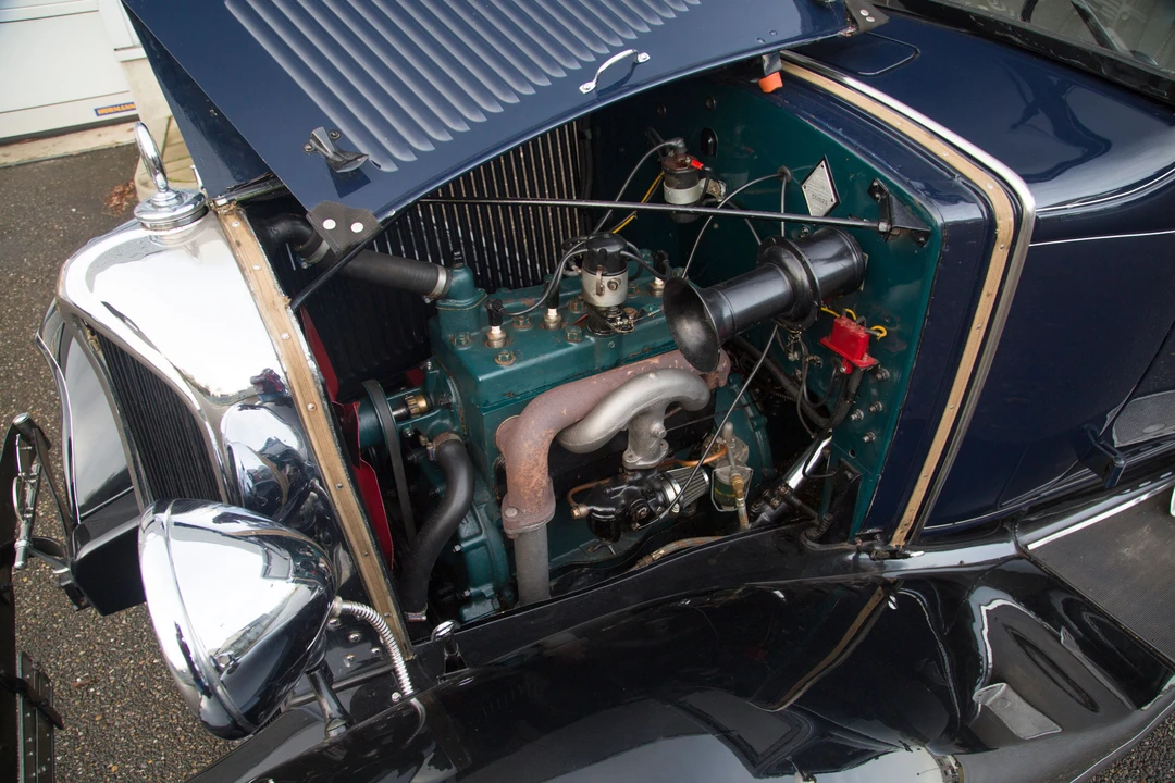 Renault - Image 10 of 17