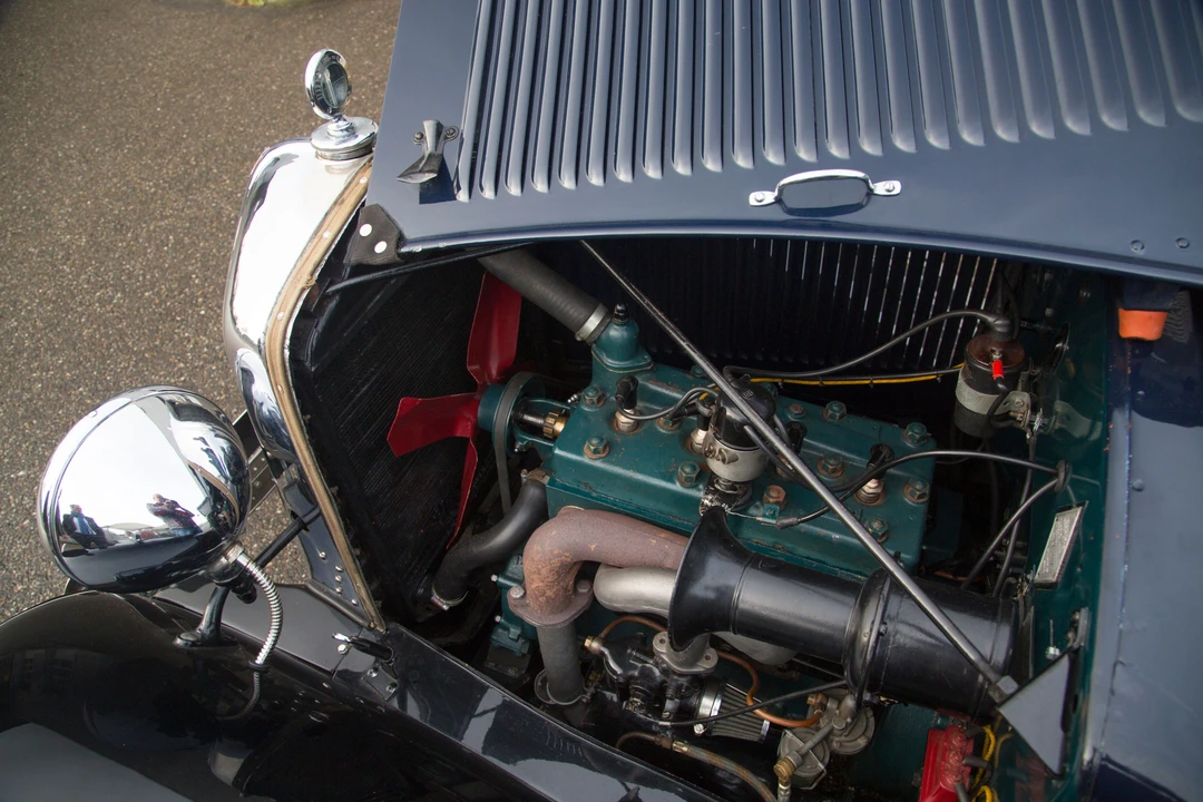Renault - Image 11 of 17