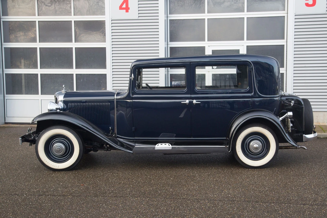 Renault - Image 3 of 17