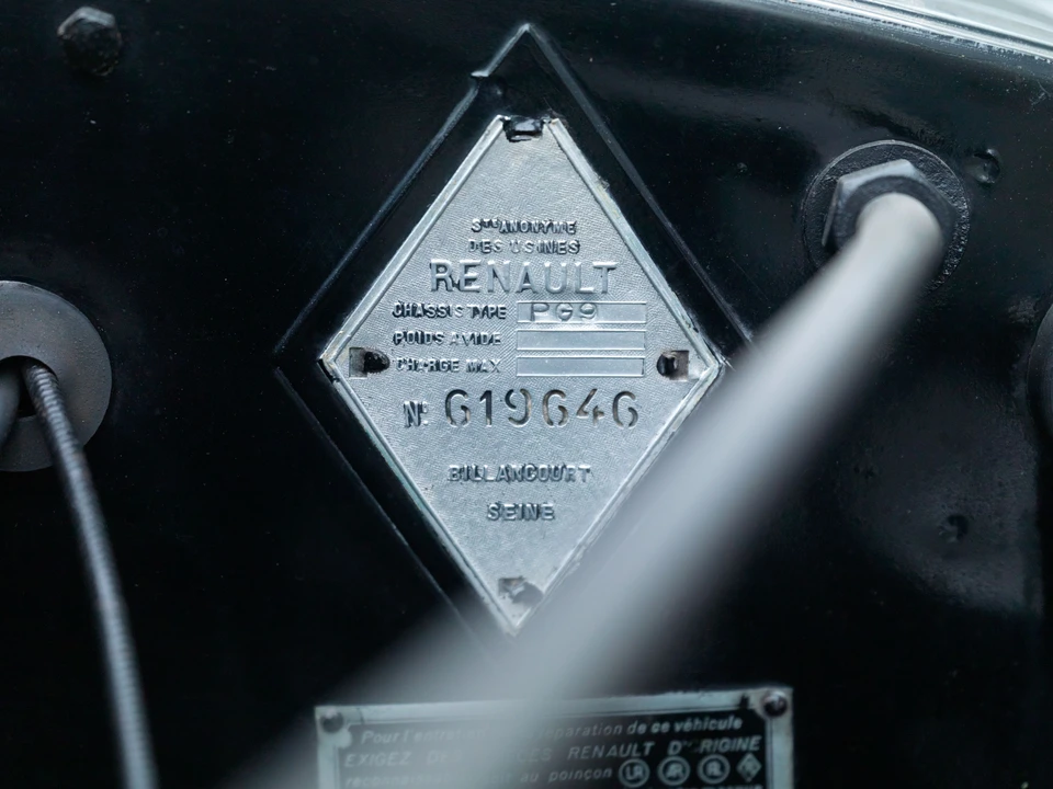 Renault - Image 12 of 12
