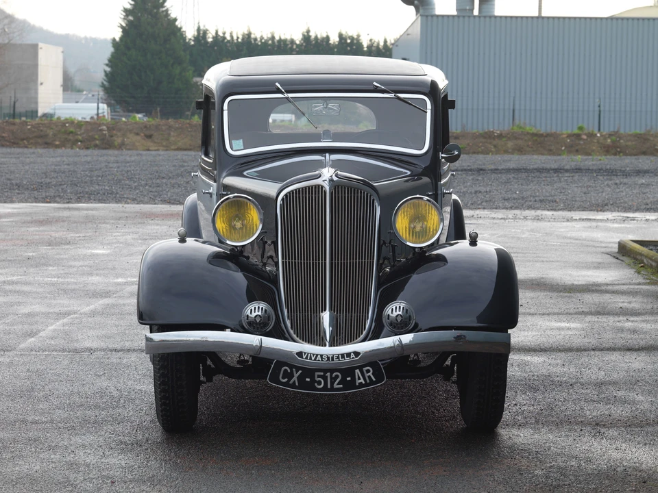 Renault - Image 4 of 12