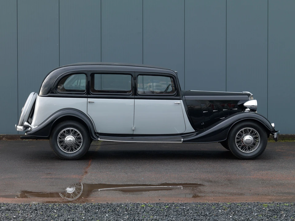 Renault - Image 2 of 12