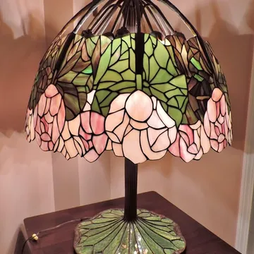 Lotus Reproduction Tiffany Waterlilies Lamp